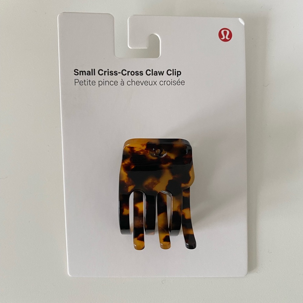 BRAND NEW Lululemon Small Criss Cross Claw Clip